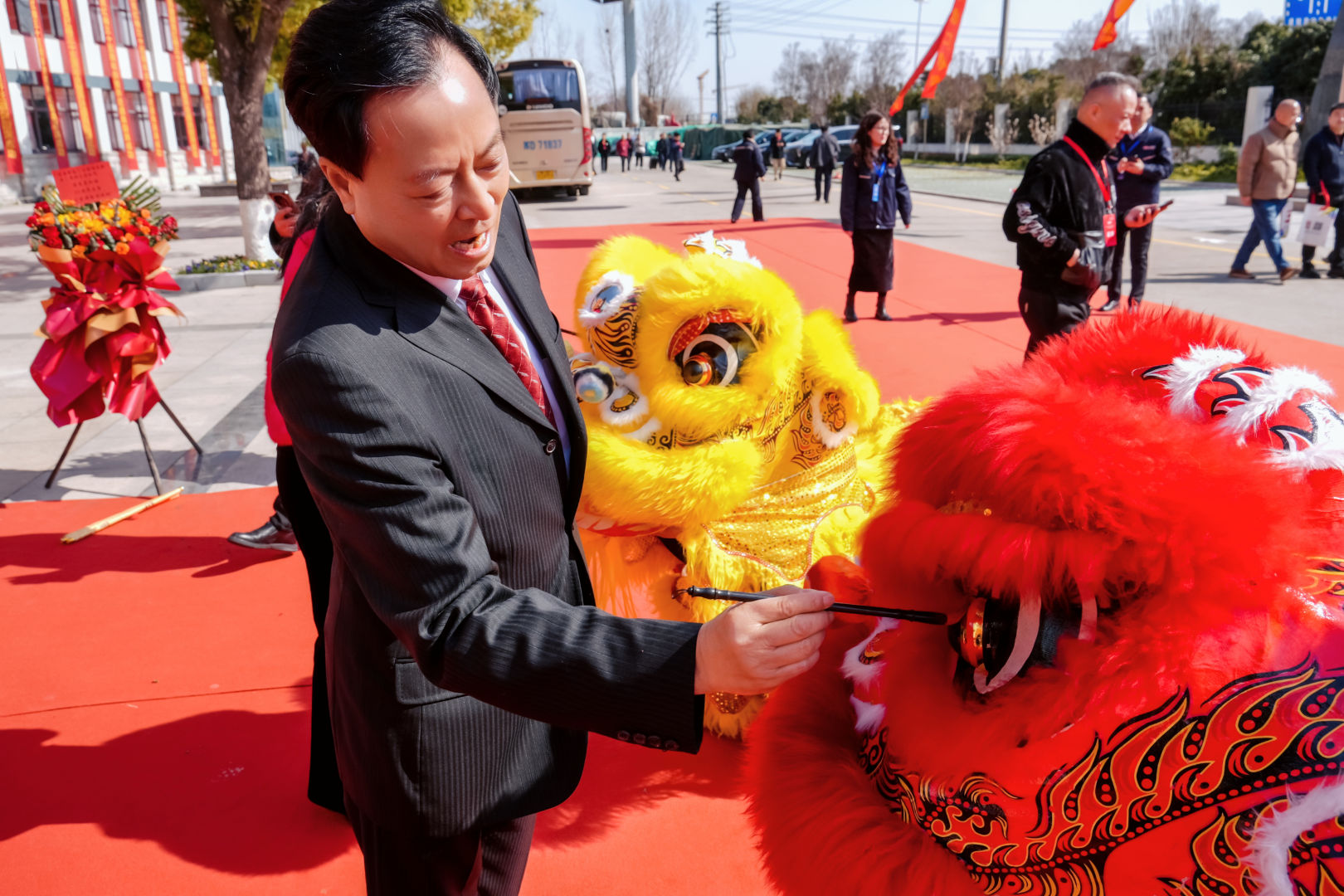 姚董點(diǎn)睛.jpg 姚董點(diǎn)睛.jpg